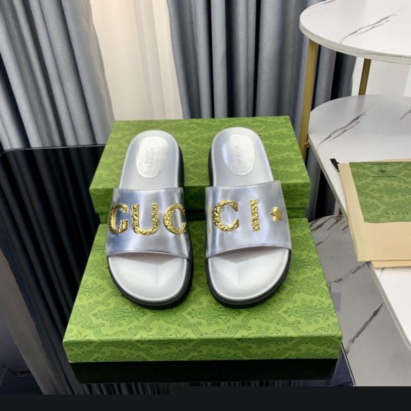 G*u*i slippers